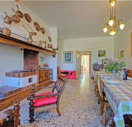 6 bedroom villa with large pool and tennis court near Arezzo, Southern Tuscany, sleeps 12